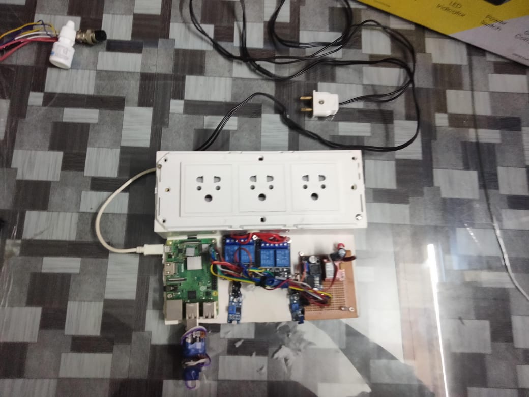 Industrial Home Assistant — Raspberry Pi relay controller with mains outlets