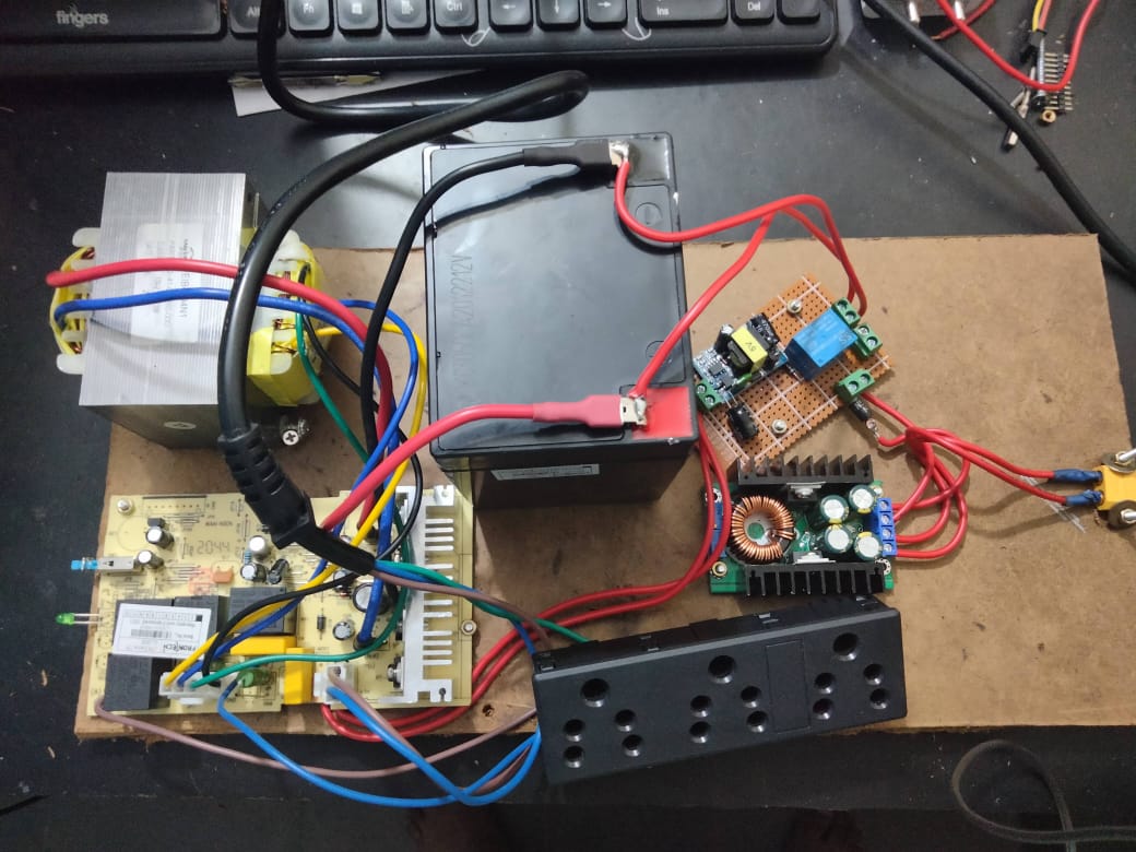 Solar Inverter Prototype — transformer, battery, relay control